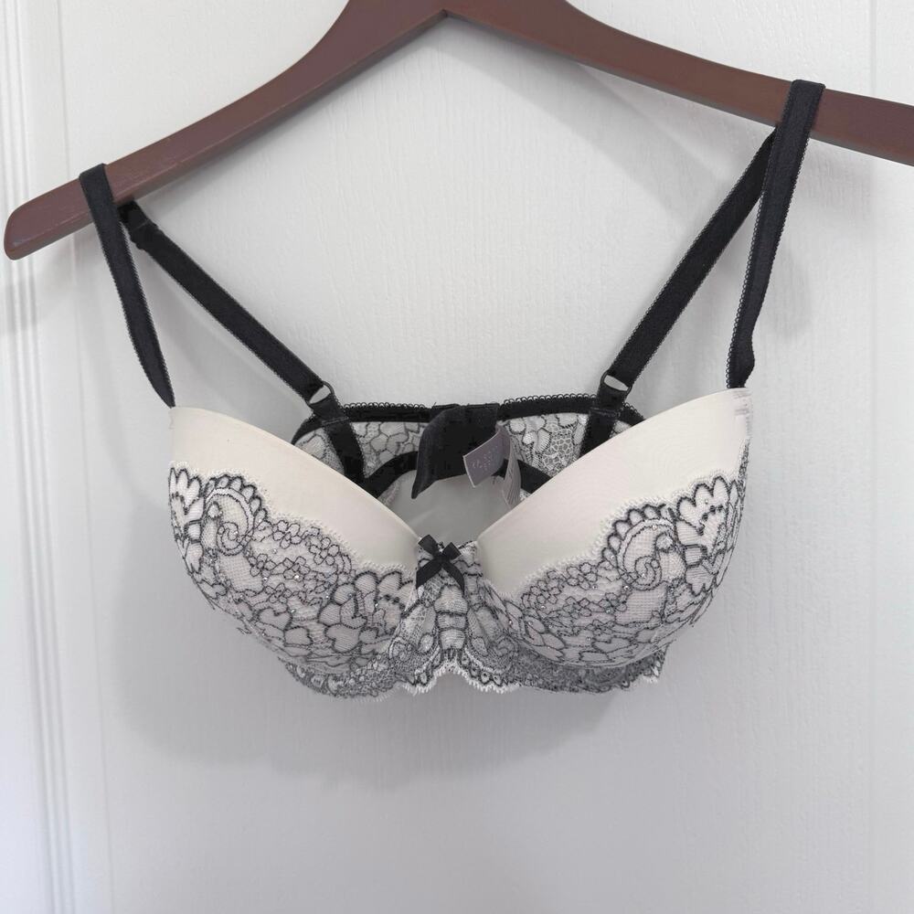 Victoria’s Secret Dream Angels Demi Bra Lined White Black Lace  Women’s 32DD Bow